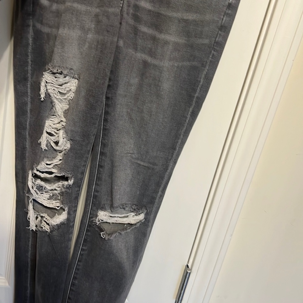 Size 4 ladies jeans. AE gray.